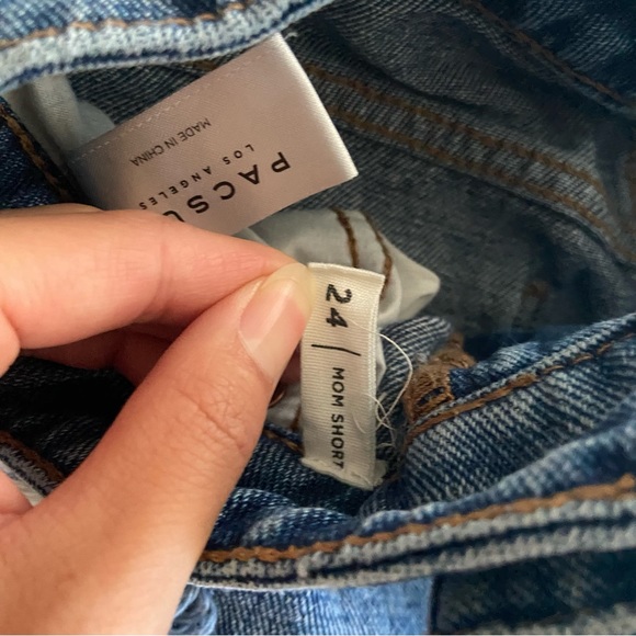 PacSun Ripped Mom Jean Short - Picture 3 of 4